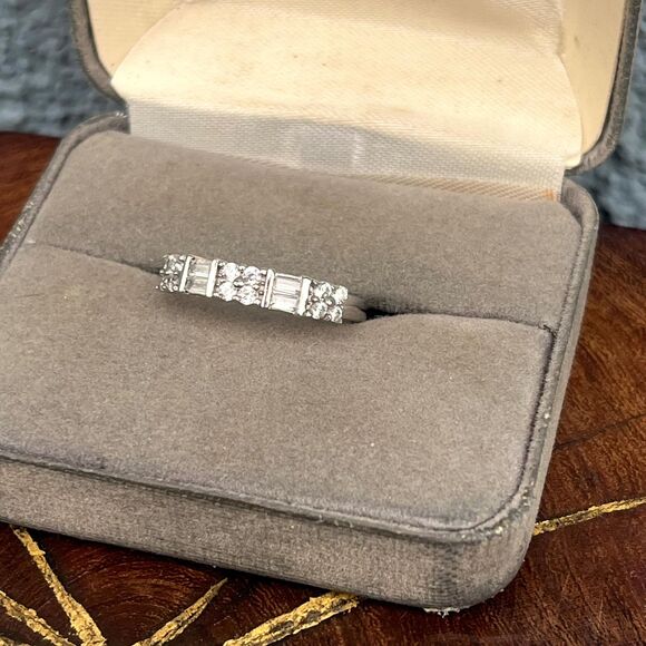 Vintage Cubic Zirconia Band 925 Cocktail Ring in Sterling Silver Size 8 1/2 - Picture 6 of 10